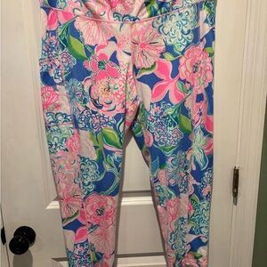 Lilly Pulitzer Weekend Leggings. Mid calf